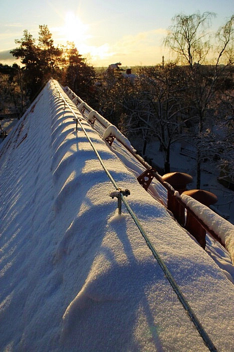 sit on the roof ridge